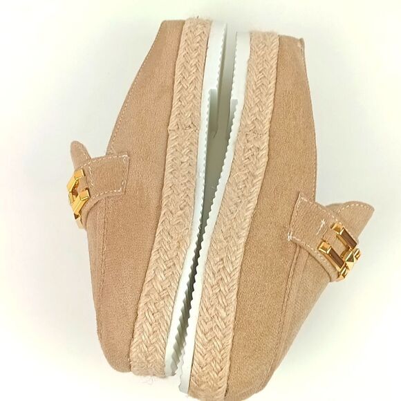 Women's Tan Slip On Faux Sued Loafers with Gold Chain Accent Sz 9 (40) - Picture 8 of 13